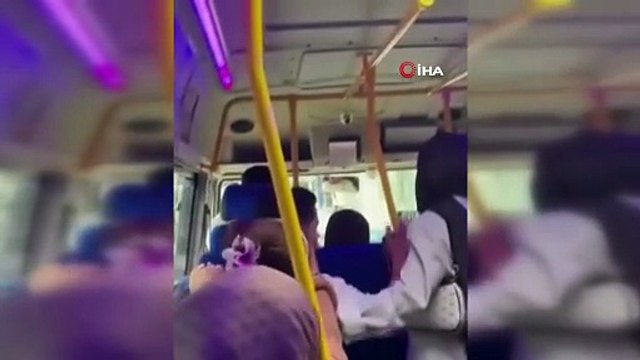 Minibüsün şoförü trafikte dehşet saçtı, yolcular neye uğradığını şaşırdı!