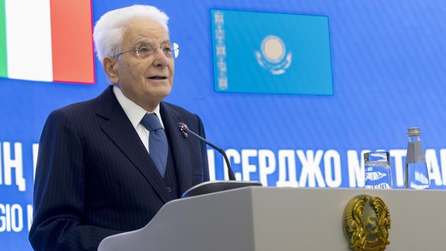 Mattarella in Kazakistan: «Servono percorsi di dialogo che aiutino a mantenere la pace e la stabilità»