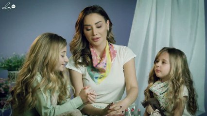 نواعم تستقبل غنى غندور وابنتيها في جلسة مكياج