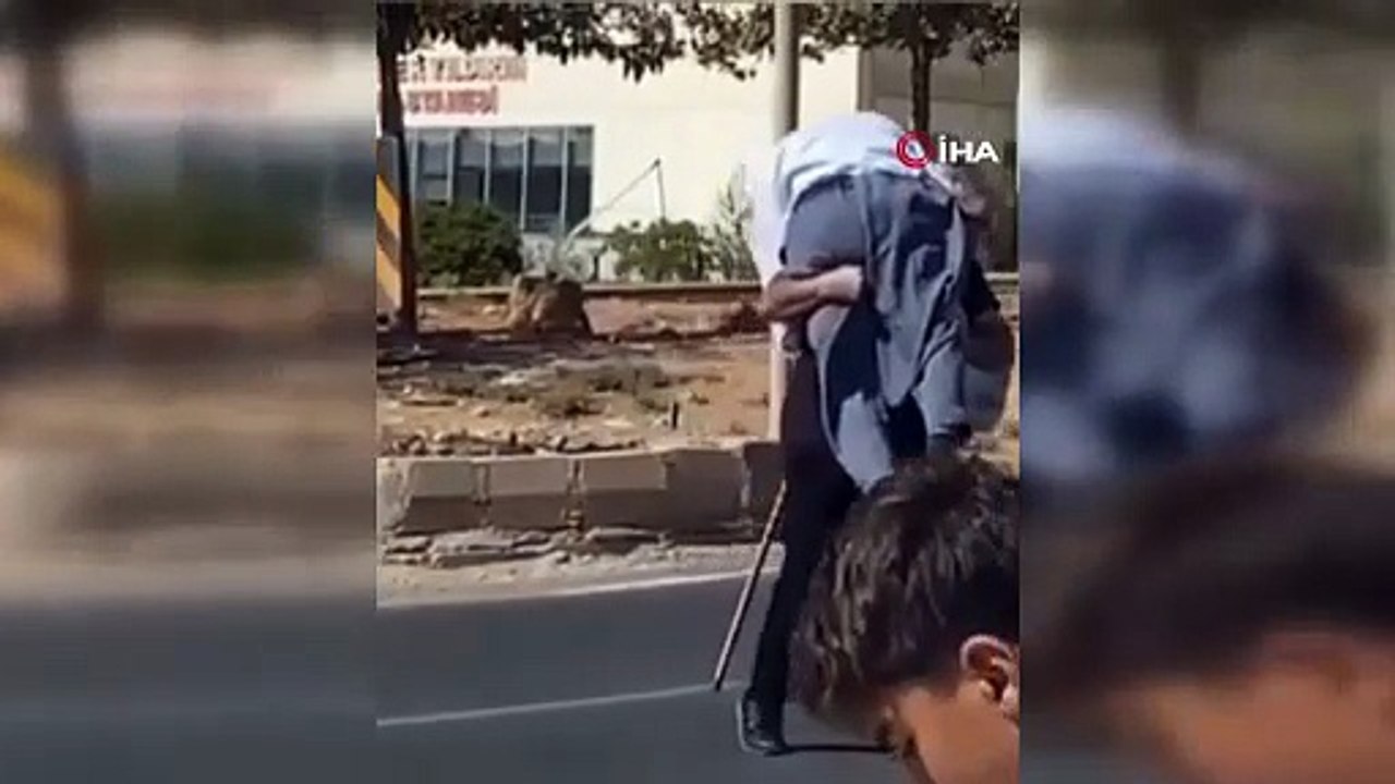 Yaşlı adamı görünce dayanamadı... ''Türkiye'de insanlık ölmemiş dedirten'' görüntü