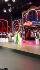 رقص نادين نجيم بالعباءة يشغل الجميع!