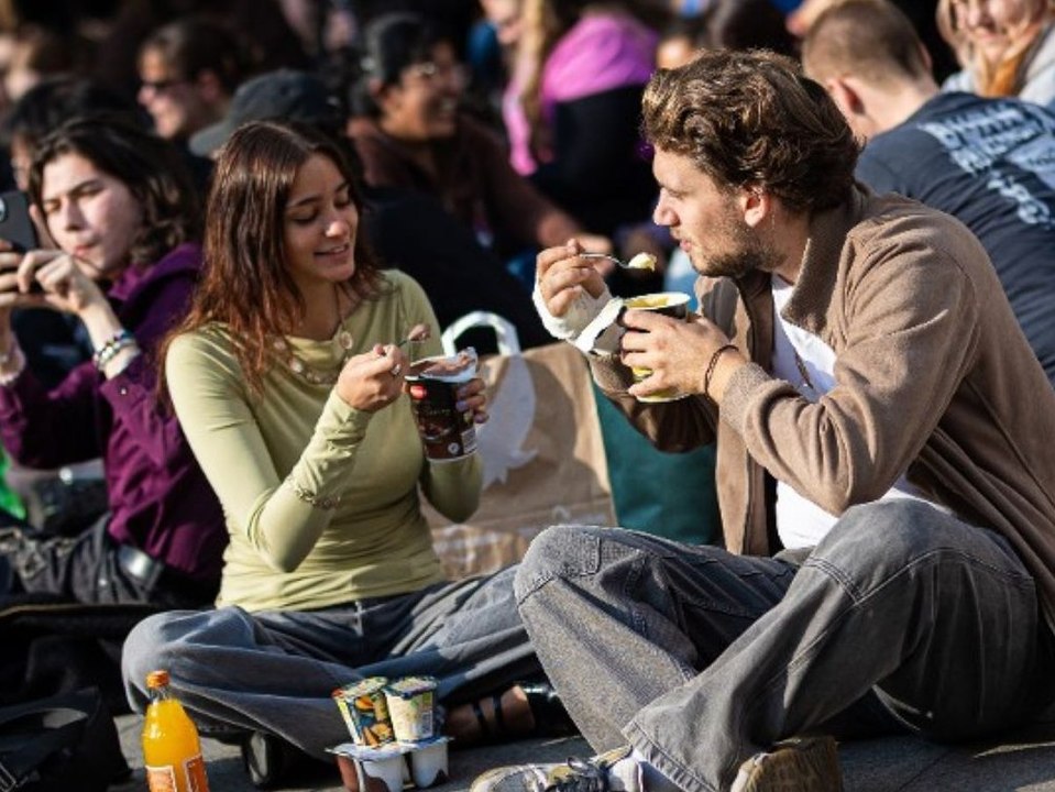 Puddingessen mit der Gabel: Dieser Trend erobert deutsche Städte