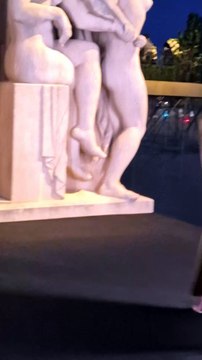 Vidéos - Charlotte Gainsbourg - Les célébrités au photocall du défilé YSL lors de la fashion week à Paris, France, le 29 septembre 2025