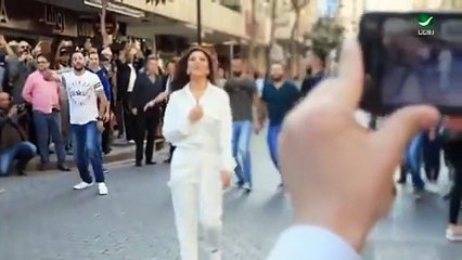 بالفيديو.. نجوى كرم تشعل الأجواء في شارع الحمرا