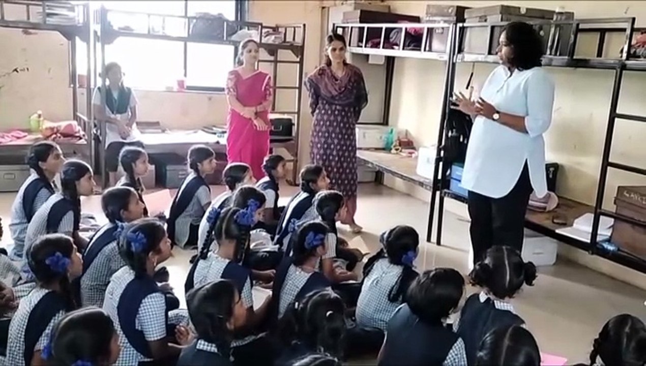 जागर स्त्री शक्तीचा; संविधानाची ताकद दुर्गम भागातील आदिवासी मुलांसाठी वापरणारी दुर्गा 'माधुरी सोनवणे'