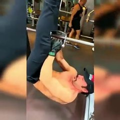 بالفيديو: محمد إمام يستعرض مهاراته داخل صالات الجيم