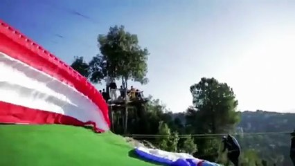 مجنون إليسا يعبّر عن حبّه من السماء