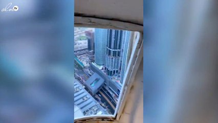 ولي عهد دبي يستعرض سحر المدينة من أعلى قمتها