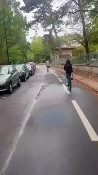 Une voiture percute de plein fouet deux ados à trottinette