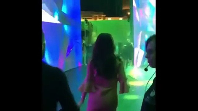 شاهدي بالفيديو لحظة فقدان إليسا وعيها وسقوطها على المسرح