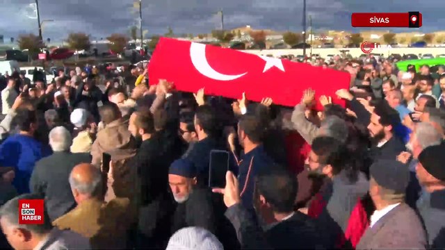 Şair ve yazar Yavuz Bülent Bakiler anne ve babasının yanına defnedildi