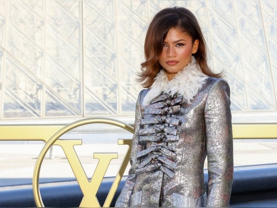 Zendaya, Lisa und Sophie Turner setzen neue Style-Statements in Paris
