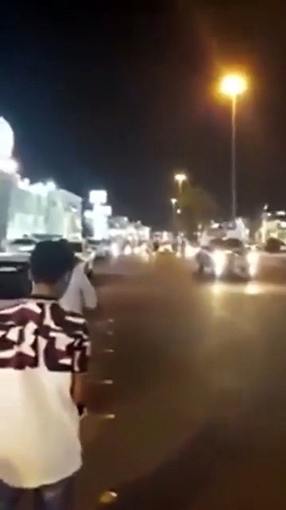 شاهدي زَفّة شاب سعودي فوق الخيول تُثيِر الجدل