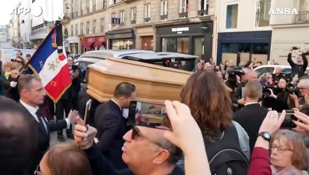 Cardinale, centinaia di persone per l'ultimo saluto a Parigi