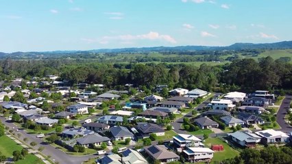 Is it cheaper to build a fence or buy a fence?