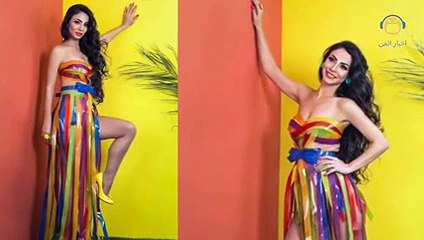 فنّانة لبنانية بإطلالة جريئة ارتدت شرائط بلاستيكية.. فيديو
