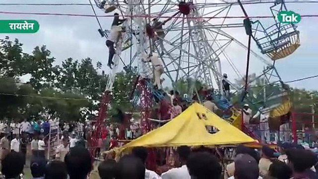 VIDEO: Una rueda de la fortuna se dobla y deja pasajeros colgados en la India
