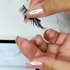 بالفيديو: هدى قطّان تعلّمكِ كيفية تنظيف رموشكِ الاصطناعية