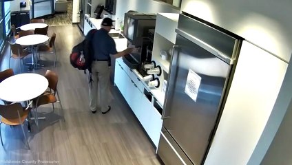 بالفيديو: مُسِنِّ «يفبرك» حادثاً وهمياً ليحصل على أموال التأمين... وهذا ما كشفه