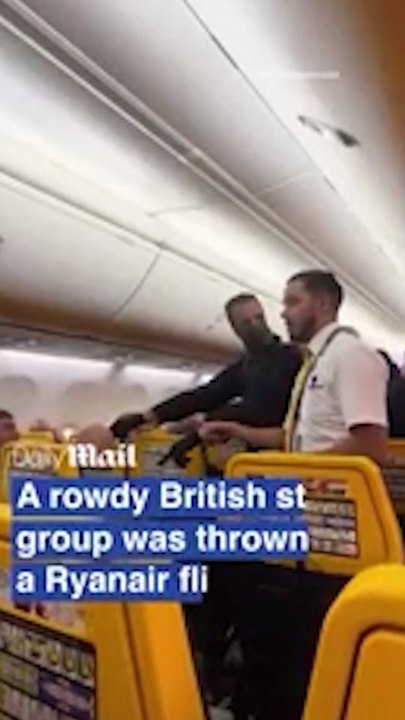 Pasajeros quisieron abrir la puerta del avión en pleno vuelo y tuvieron que hacer un aterrizaje de emergencia