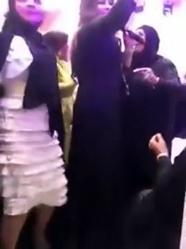 هكذا رقصت أحلام في حفل زفاف خاص