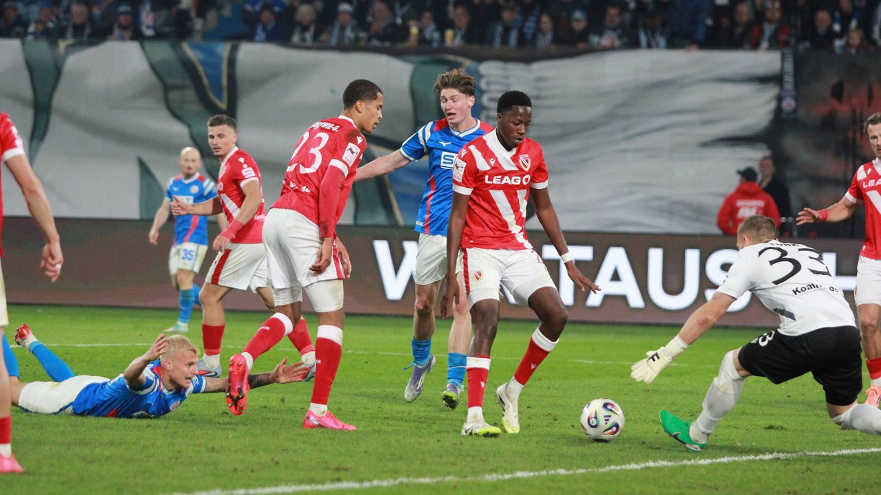 Endstation Energie-Keeper Funk: Rostock verzweifelt im Ost-Duell