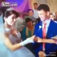 بالفيديو: عريس يضرب زوجته بطريقة مُضحكة