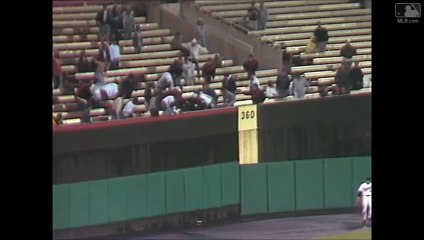 Edgar Martinez (SEA) hits the first homerun in his Major League career (5/6/89)