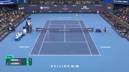 Pékin - Anisimova renverse Muchova et file en quarts
