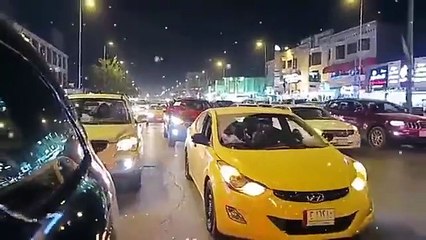 بالفيديو: عريس وعروسة يرقصان فوق السيارة