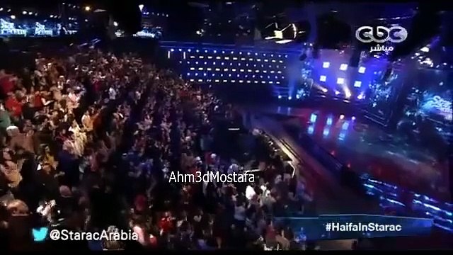 بالفيديو.. هيفاء وهبي تتعرض لموقف محرج بسبب حذائها