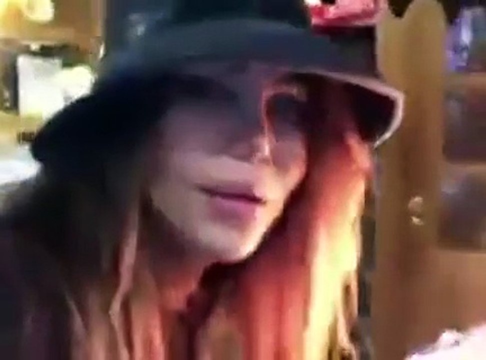 شاهدي بالفيديو: مي حريري يحترق شعرها على الهواء مباشرة