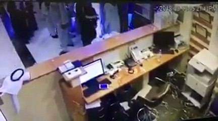 موظف استقبال سعودي يتمكن من إنقاذ حياة حاج بعد تعرضه للإختناق في أحد الفنادق بالمدينة المنورة