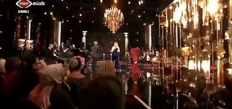 Muazzez Ersoy - Karadır Kaşların Ferman Yazdırır (CANLI)