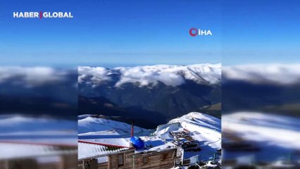 Kırklar Dağı'nda doğa şöleni: Bir yanında kar, bir yanında sonbahar