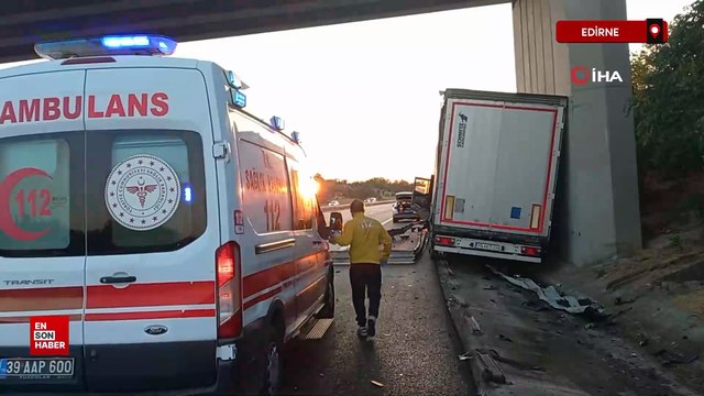 TEM Otoyolu’nda tır kazası: Bariyerleri parçaladı