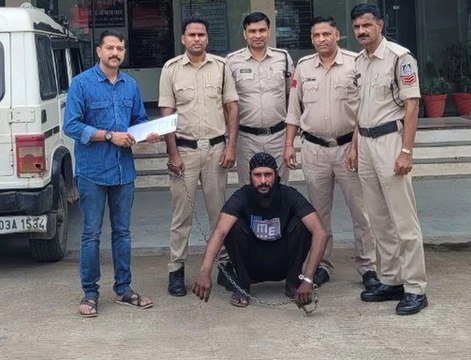 वांटेड मुड्डा सिंह गिरफ्तार, 9 देशी कट्टे व 1 पिस्टल जब्त
