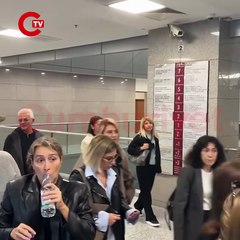 Ünlüler Ayşe Barım davasını desteklemek için mahkemeye akın etti