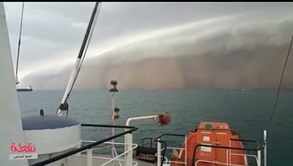 بالفيديو اثار الإعصارالشديد الذي ضرب مدينة صلالة في عمان !