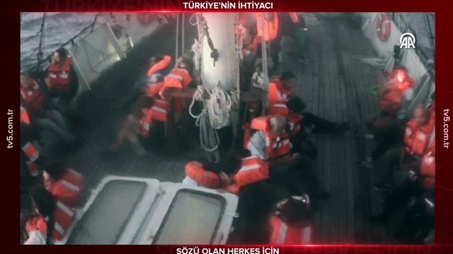 🟥Siyonist İsrail gemisinin, Küresel #Sumud Filosu'ndaki Alma gemisinin yakınına yaklaşmasıyla gemidekiler güvenlik pozisyonu aldı