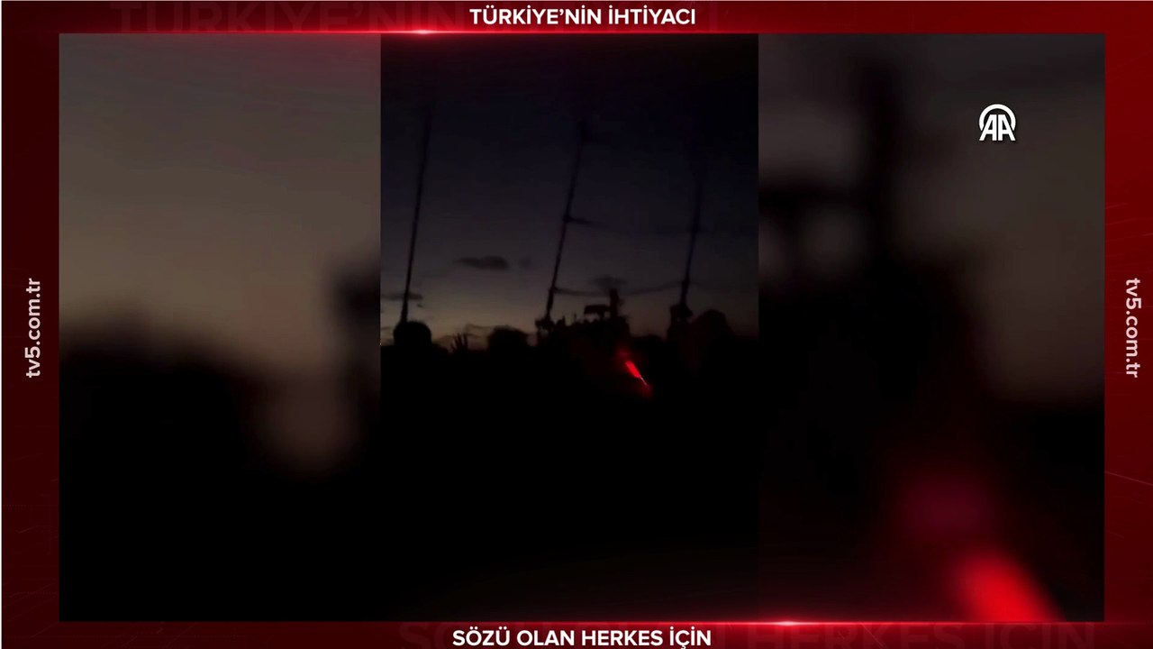 Gazze'nin 120 deniz mili sınırına yaklaşan filodaki bazı teknelere "kimliği belirsiz" gemiler yaklaştı