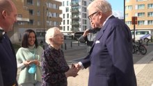 Une cententaire de 102 ans rencontre le prince Laurent : "Vous êtes toujours si beau"
