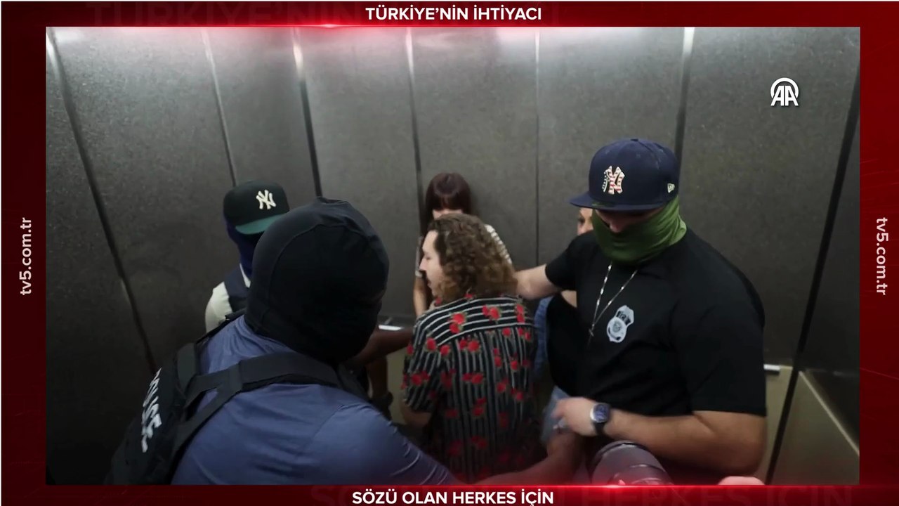ABD'de ICE'nin sert müdahalesi sonucu kafasını yere çarpan AA başkameramanı hastaneye kaldırıldı