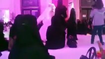 بالفيديو: ماذا فعل هذا العريس مع عروسته بالسعودية؟