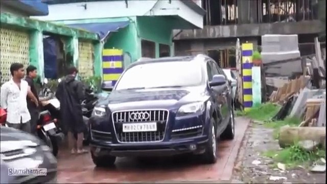 Lowkey feels like yesterday when this trio was just debuting. Now look at them 👑 #Throwback #BollywoodThrowback #SOTY #BehindTheScenes #PapCulture #glamsham GlamSham, Student of the Year, Bollywood, BTS