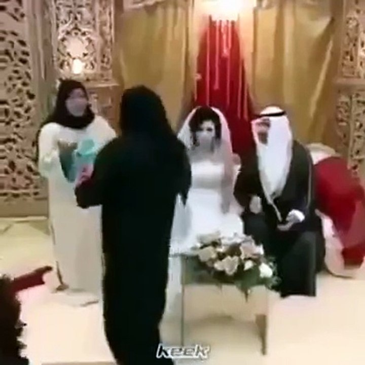 بالفيديو شجار عنيف بين والدة العريس ووالدة العروس أحد حفلات الزفاف