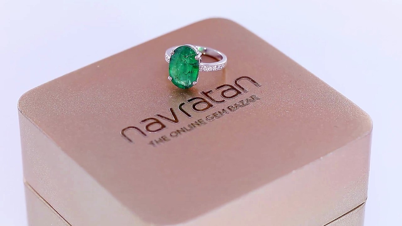 Beautiful Emerald Stone Ring At Navratan Gemstone