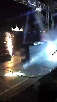 شاهدي سقوط جو رعد على المسرح.. وما حقيقة الأمر؟