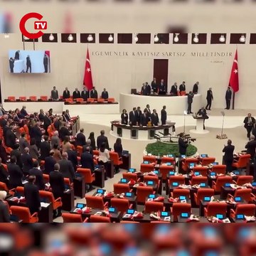 DEM’li vekiller Erdoğan’ı ayakta karşıladı