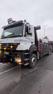 Carreta tomba e prova filas de até 18 km na BR-101; veja como está o trânsito